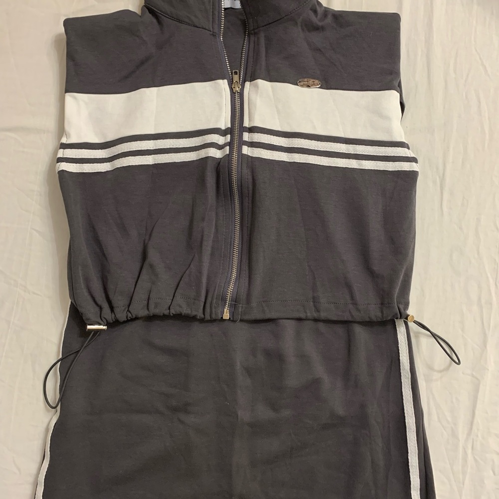 Gray and White Sleeveless Zip-Up Vest